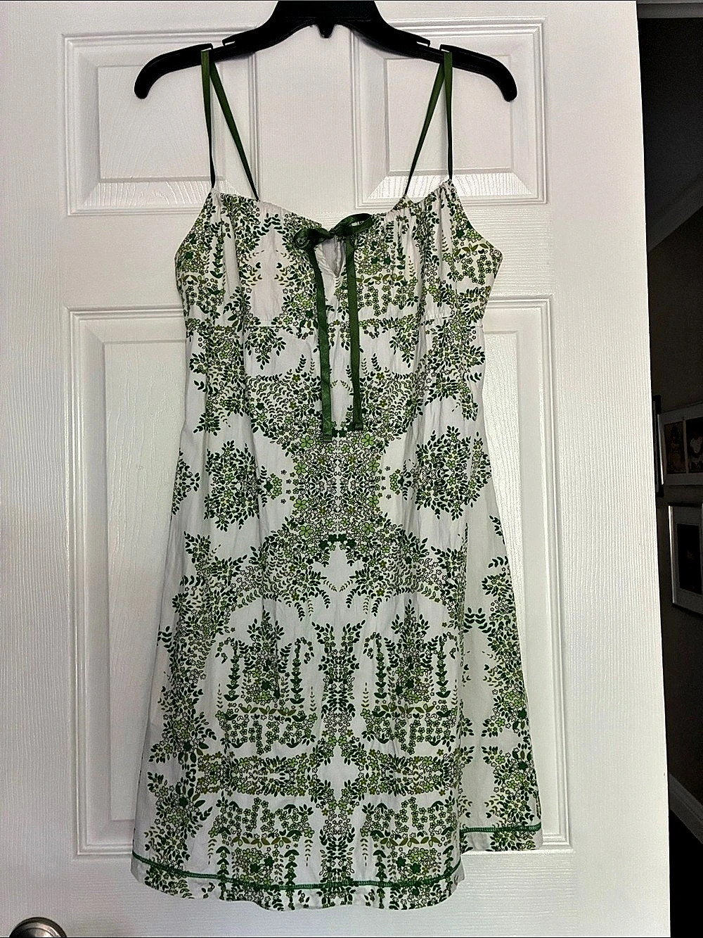 Roxy Floral Mini Dress in White & Green Size Medium